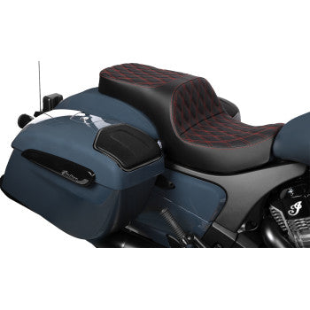 Drag Specialties Freedom Touring Seat 0810‑2474 – Indian Challenger 2020‑2025 / Chieftain PowerPlus 2025 – Vinyl Double Diamond Red Stitch