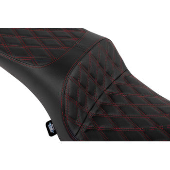 Drag Specialties Freedom Touring Seat 0810‑2474 – Indian Challenger 2020‑2025 / Chieftain PowerPlus 2025 – Vinyl Double Diamond Red Stitch